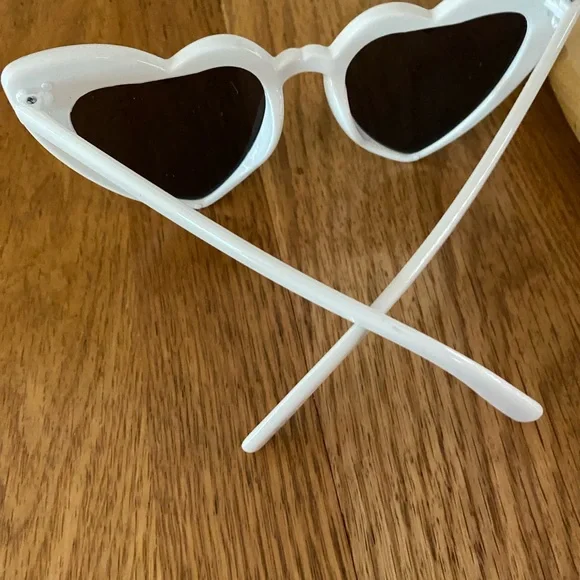 NEW WOMENS WHITE HEART SUNGLASSES - Picture 2 of 2